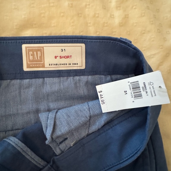 Gap 8” Shorts - Picture 2 of 3